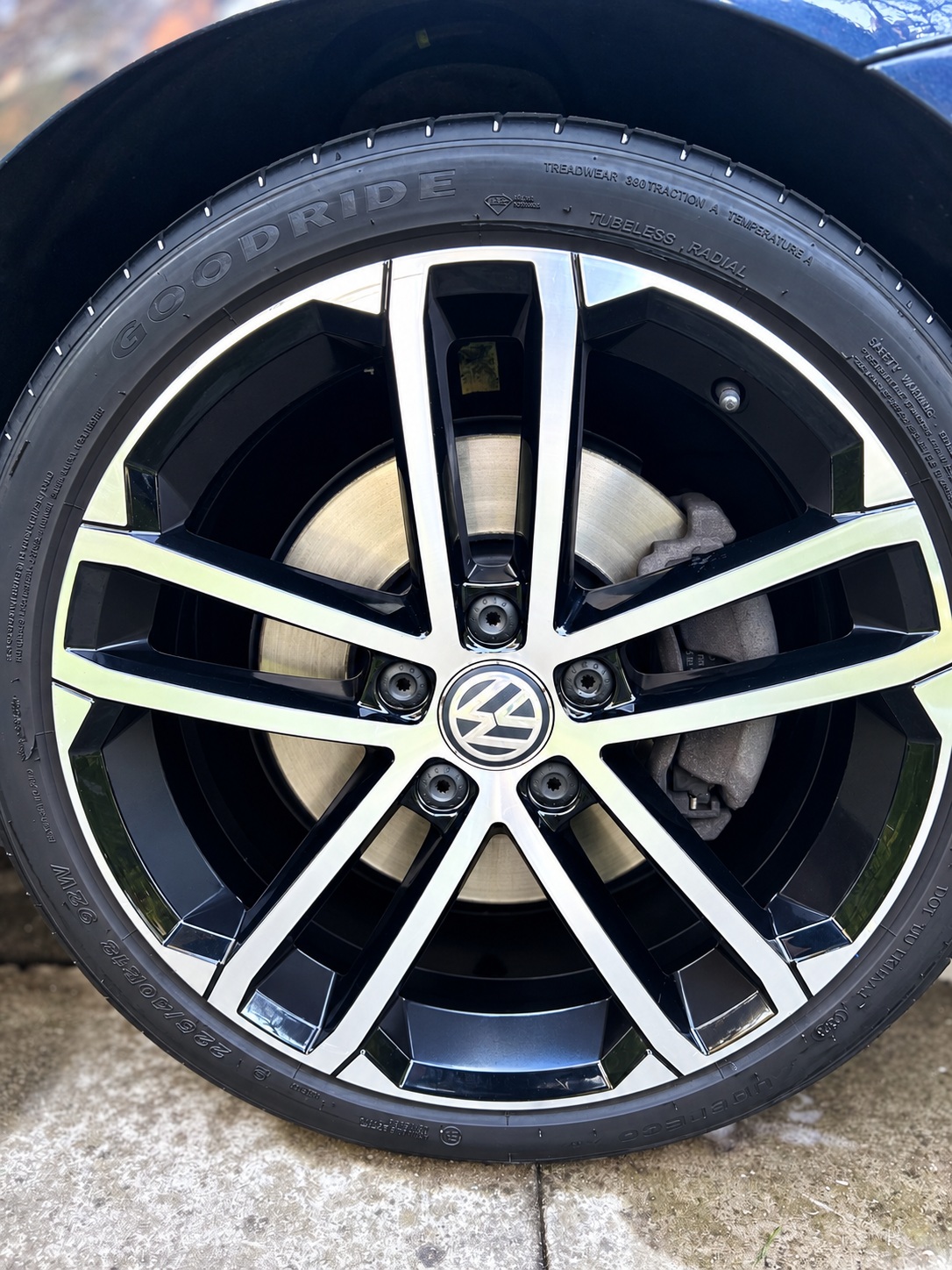 Interior & exterior detailing by CarRefine